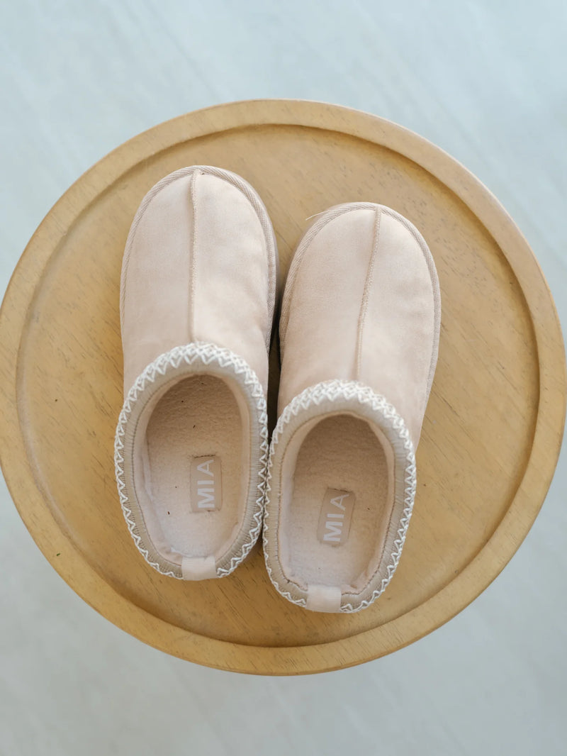 MIA slippers

We are loving these Ugg style dupes for fall
Super comfy for travel or errands
Pair with jeans or leggings
Platform style
Stitching around ankle