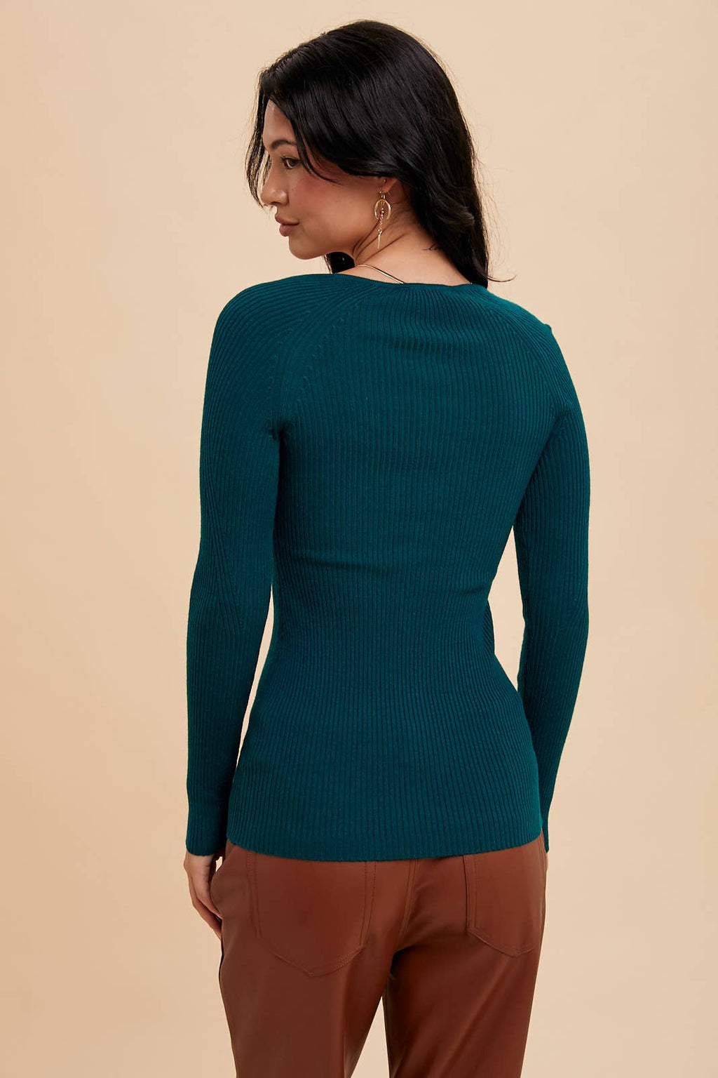 RIBBED KNIT NOTCHED V NECK TOP