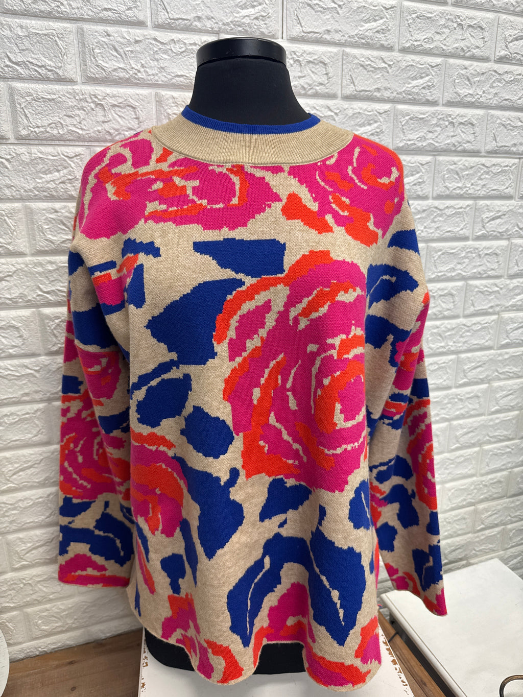 Oatmeal sweater with flowers