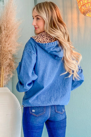 Denim hoodie with pockets and leopard lining